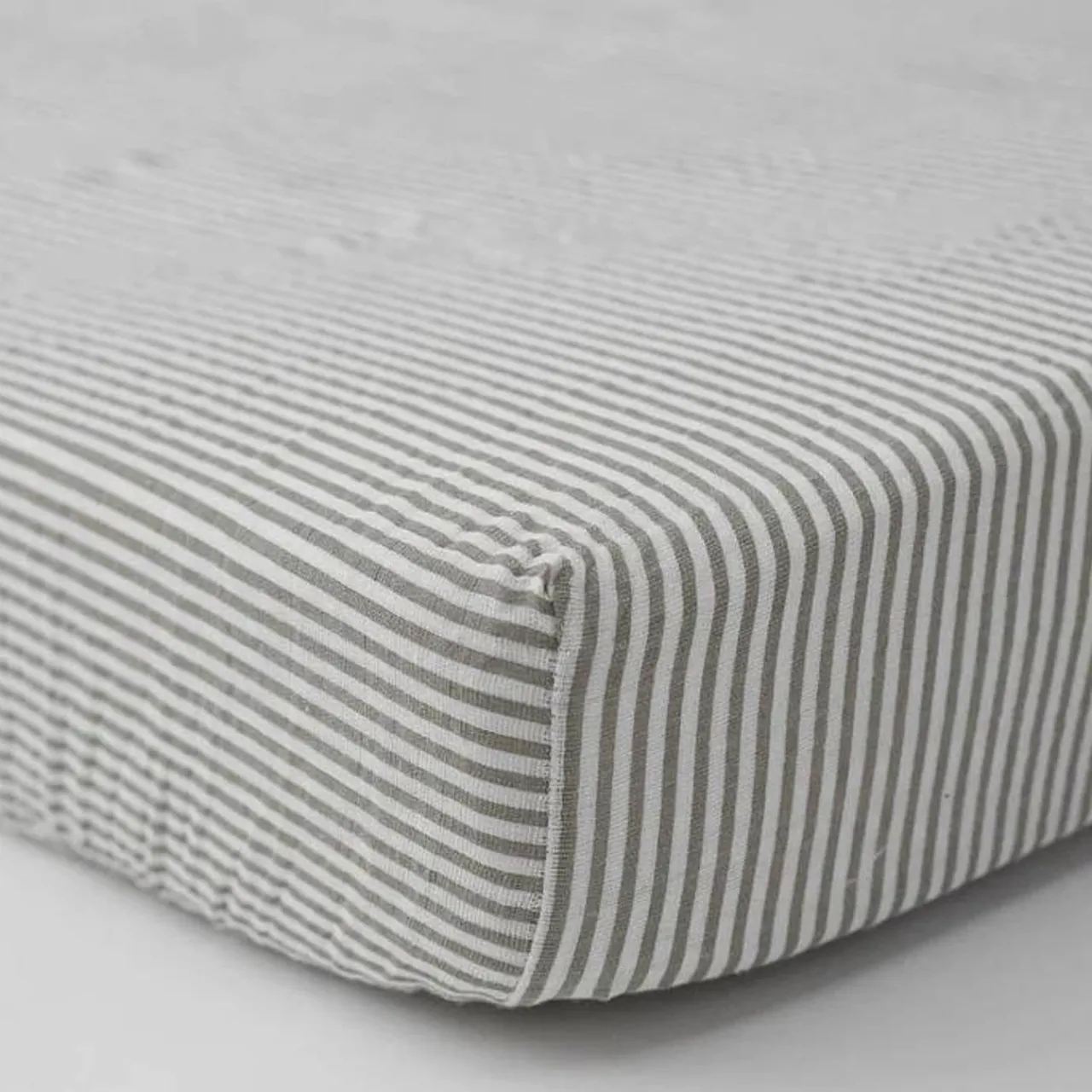 Little Unicorn - Muslin Fitted Cot Sheet - 132 x 71cm Outlet