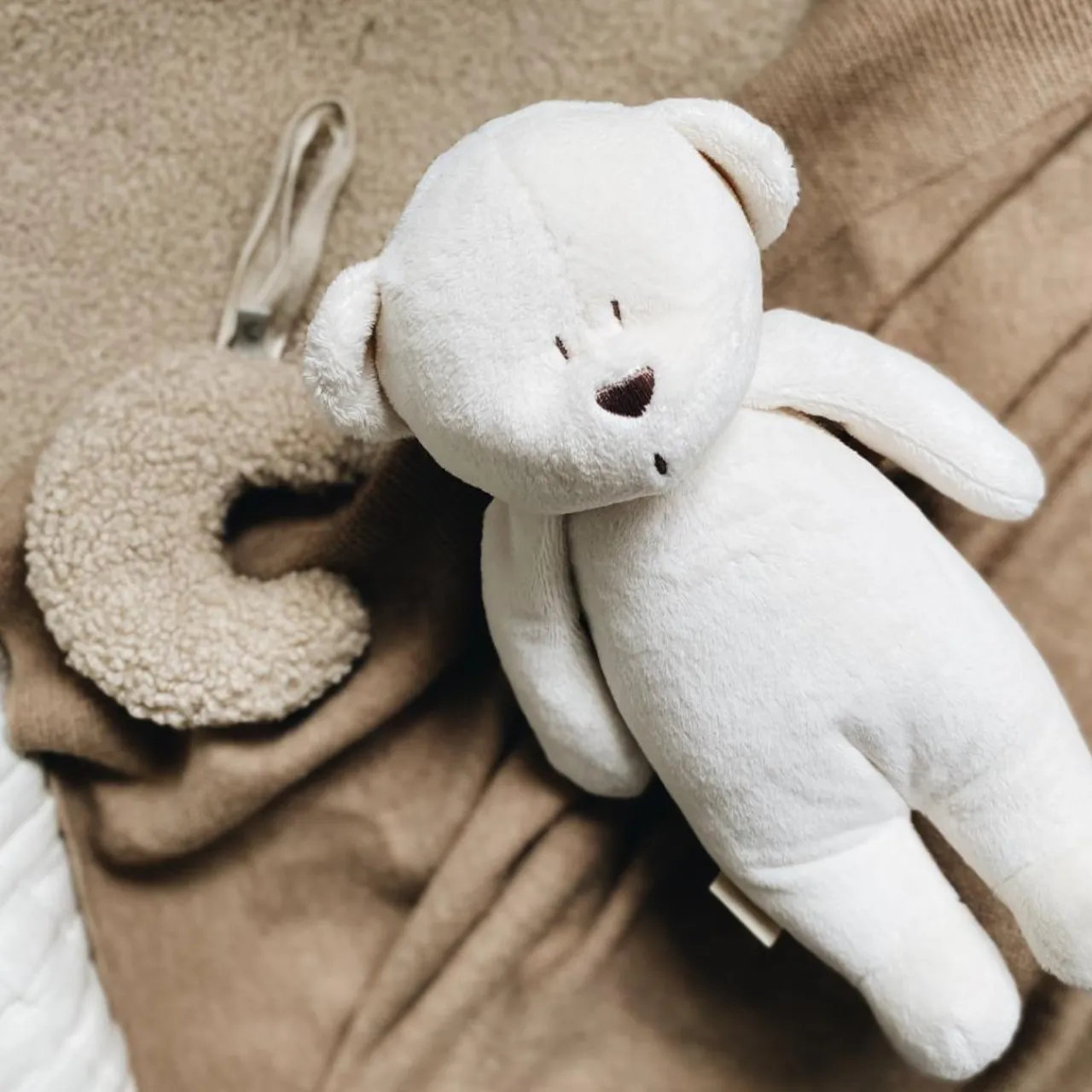 Moonie 2.0 - Humming Bear with Lamp Cream Hot