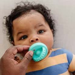 Morepeas Flip & Store Pacifier Outlet